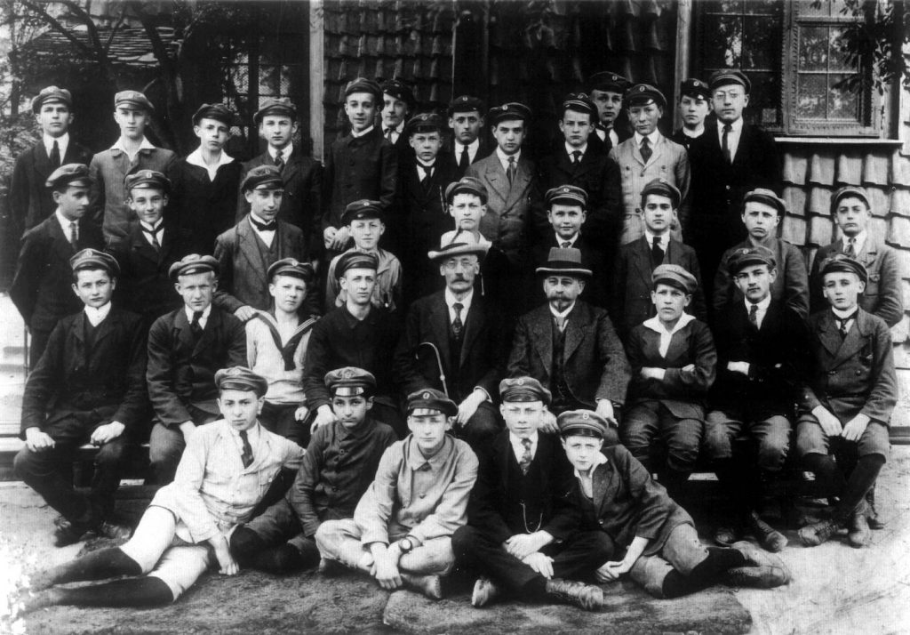 Kitchener camp, Walter Kleeberg, Sitting on the floor on the right with his classmates in 1918/19